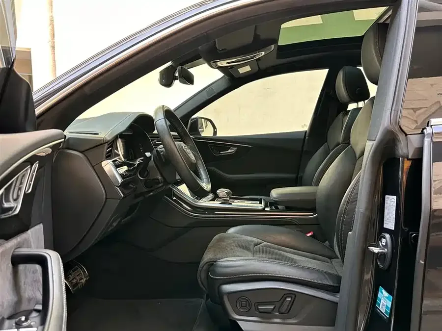 Audi Q8 2021 55 TFSI Premium Dynamic Model 2022 — миниатюра 3
