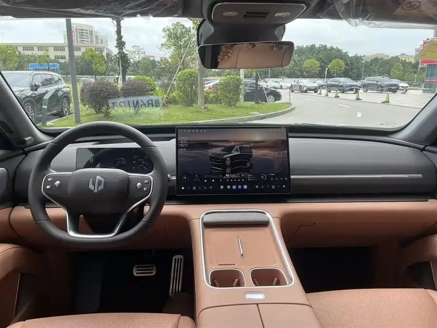 Leapmotor D19 Leapmotor D19 2026 Range Extended 500 Smart Edition Six-Seater 2026 — миниатюра 2