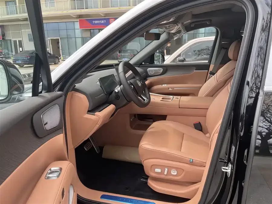 Leapmotor D19 Leapmotor D19 2026 Range Extended 500 Smart Edition Six-Seater 2026 — миниатюра 4
