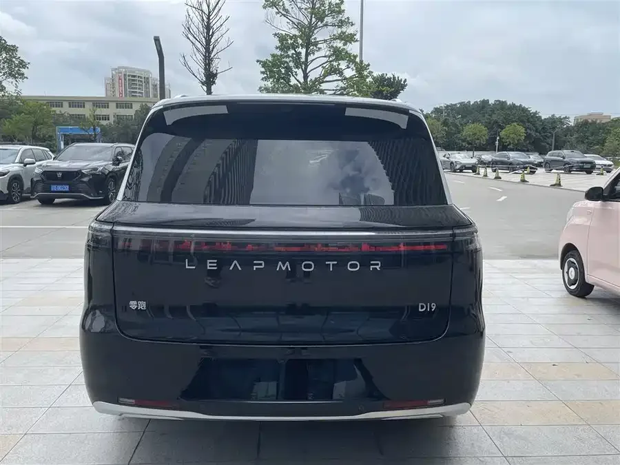 Leapmotor D19 Leapmotor D19 2026 Range Extended 500 Smart Edition Six-Seater 2026 — миниатюра 5