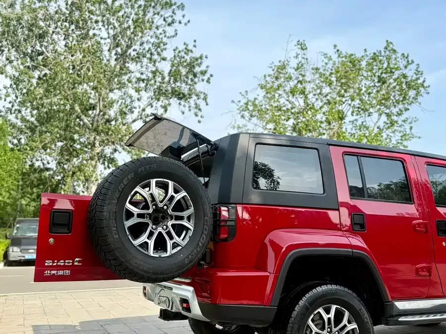 BAIC BJ40 Beijing Off-road BJ40 2023 2.0T Automatic 4WD City Hunter Edition Knight Edition 2022 — миниатюра 3