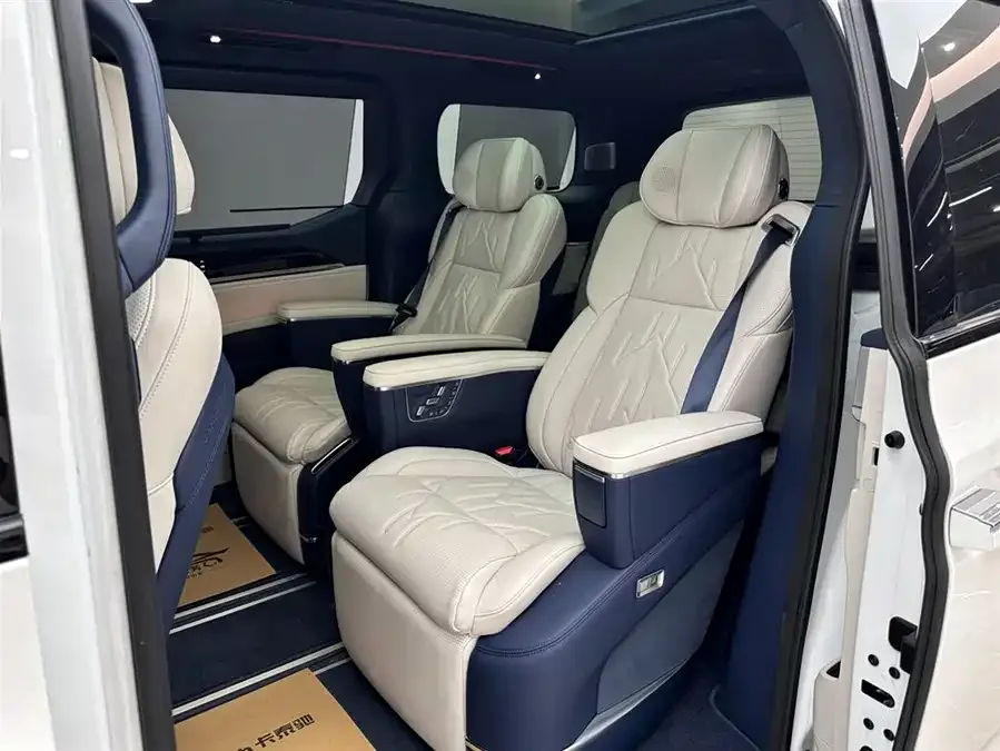 Zeekr 009 Zeekr 009 2024 seven-seat aisle version four-wheel drive 108kWh 2026 — миниатюра 3