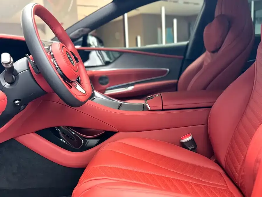 BYD U7 Looking up at the U7 2025 PHEV five-seat luxury version 2026 — миниатюра 2