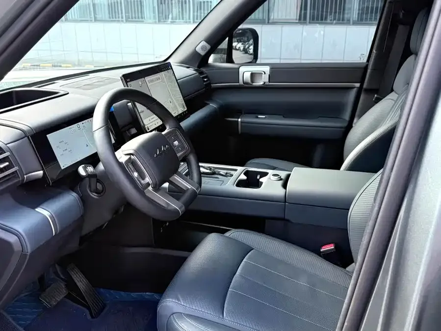BYD Leopard Titanium 7 Titanium 7 2025 190KM AWD Max Edition 2025 — миниатюра 2
