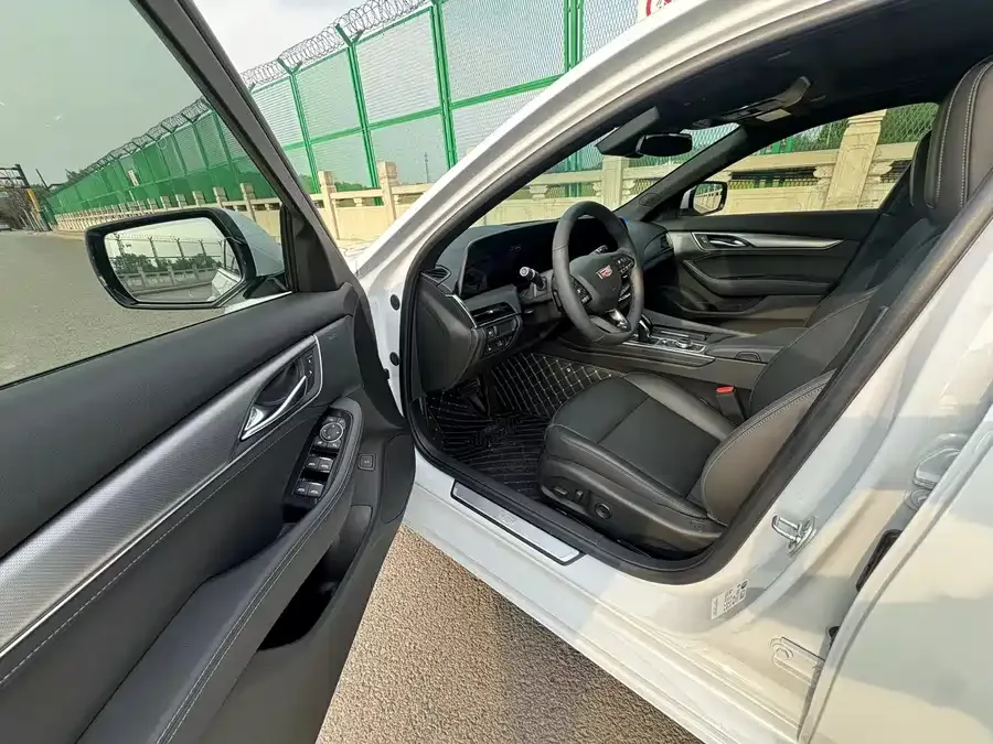 Cadillac CT5 2025 28T City Sports Edition 2026 — миниатюра 2