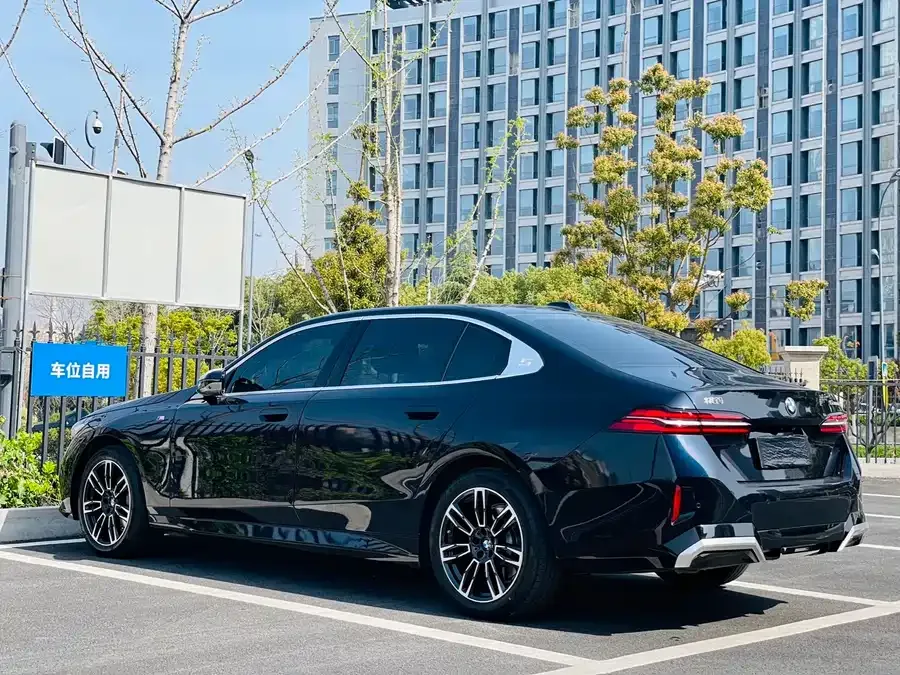 BMW 5 Series BMW 5 Series 2025 530Li Leading M Sport Package 2025 — миниатюра 3