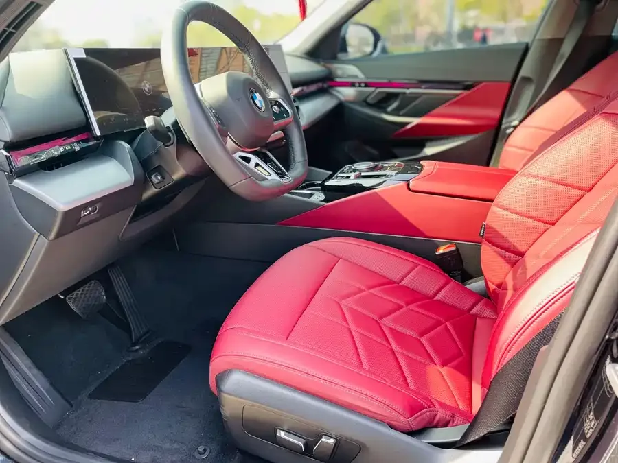 BMW 5 Series BMW 5 Series 2025 530Li Leading M Sport Package 2025 — миниатюра 4