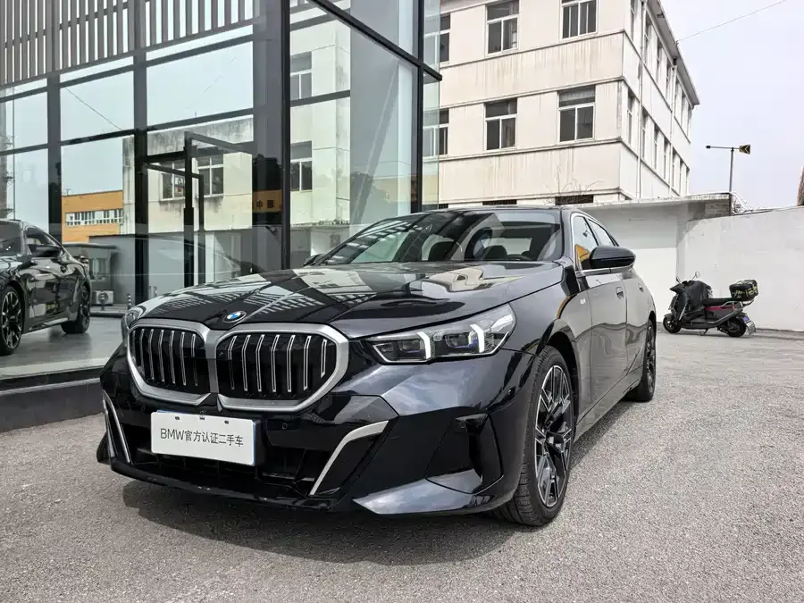 BMW 5 Series 2025