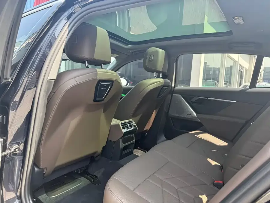 BMW 5 Series BMW 5 Series 2024 530Li Leading M Sports Package 2024 — миниатюра 2