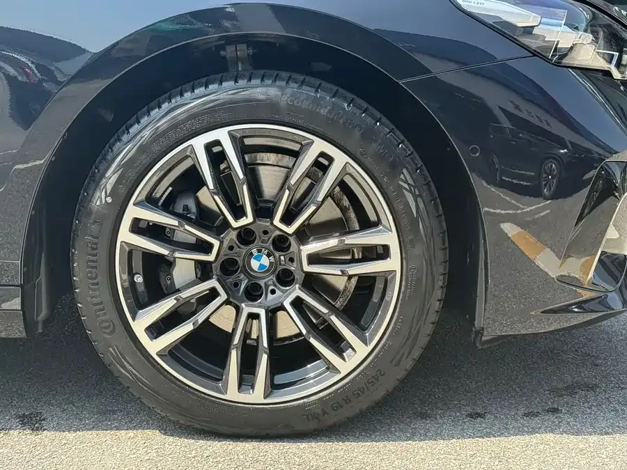 BMW 5 Series BMW 5 Series 2024 530Li Leading M Sports Package 2024 — миниатюра 4