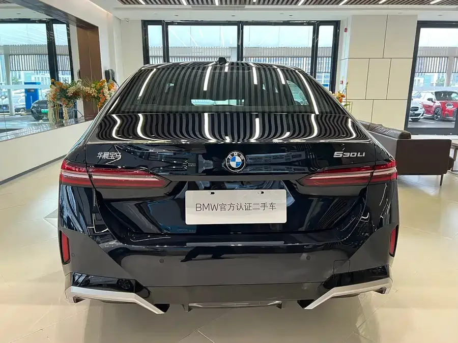 BMW 5 Series BMW 5 Series 2025 530Li Exclusive M Sport Package 2025 — миниатюра 2
