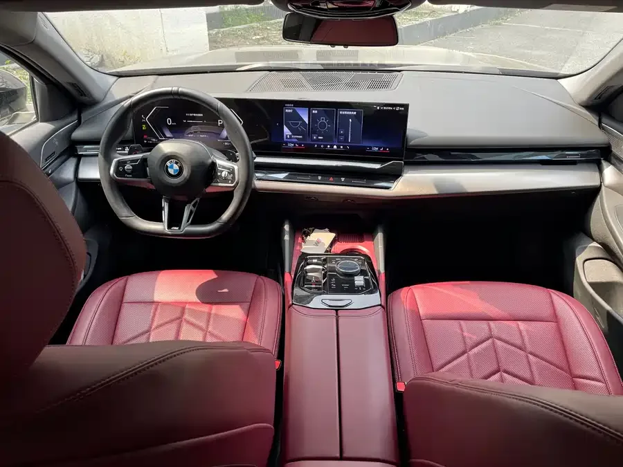BMW 5 Series BMW 5 Series 2024 530Li Leading M Sports Package 2024 — миниатюра 3