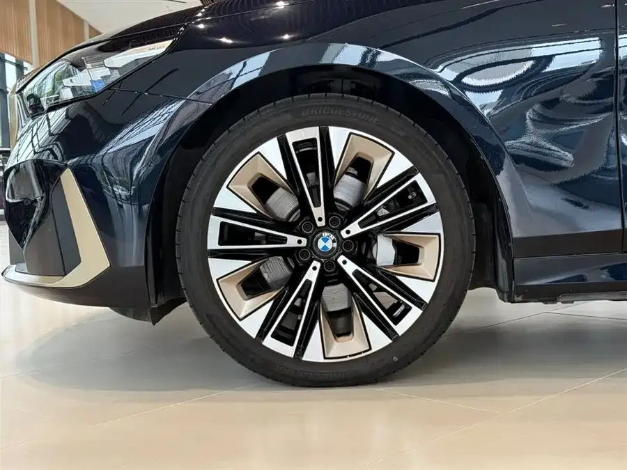 BMW 5 Series BMW 5 Series 2025 530Li Premium Luxury Package 2025 — миниатюра 2
