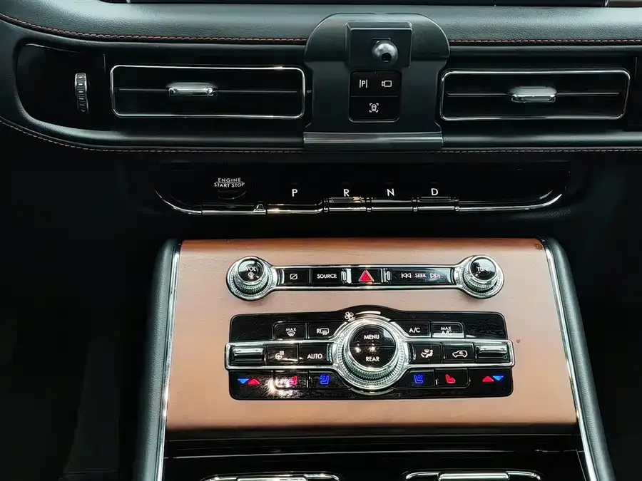 Lincoln Aviator Aviator 2022 3.0T V6 4WD Premium Edition 2023 — миниатюра 4
