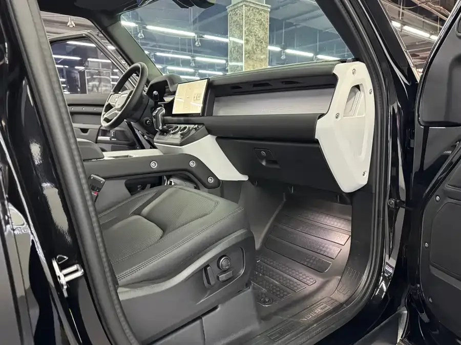 Land Rover guard 2025 Land Rover Defender 110 3.0T P400 X-Dynamic SE 2025 — миниатюра 3