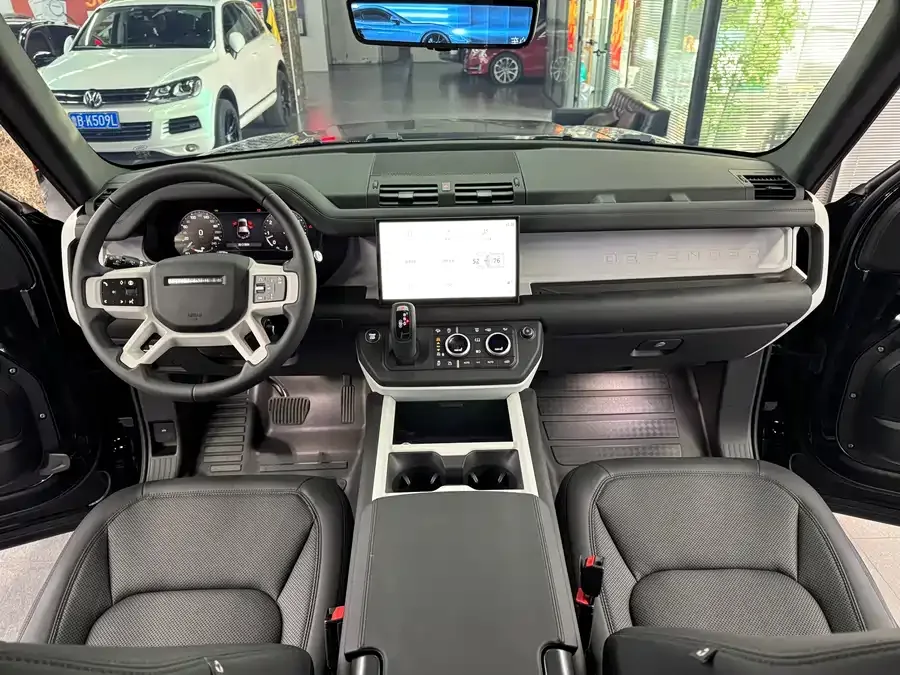 Land Rover guard 2025 Land Rover Defender 110 3.0T P400 X-Dynamic SE 2025 — миниатюра 4