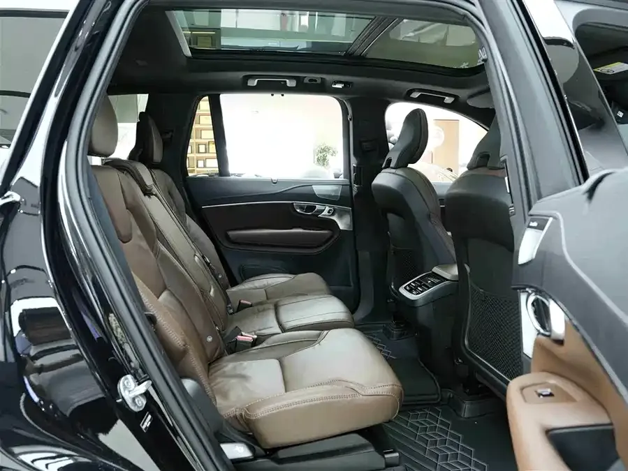 Volvo XC90 2025 B6 Smart Luxury Edition 7 Seaters 2025 — миниатюра 4