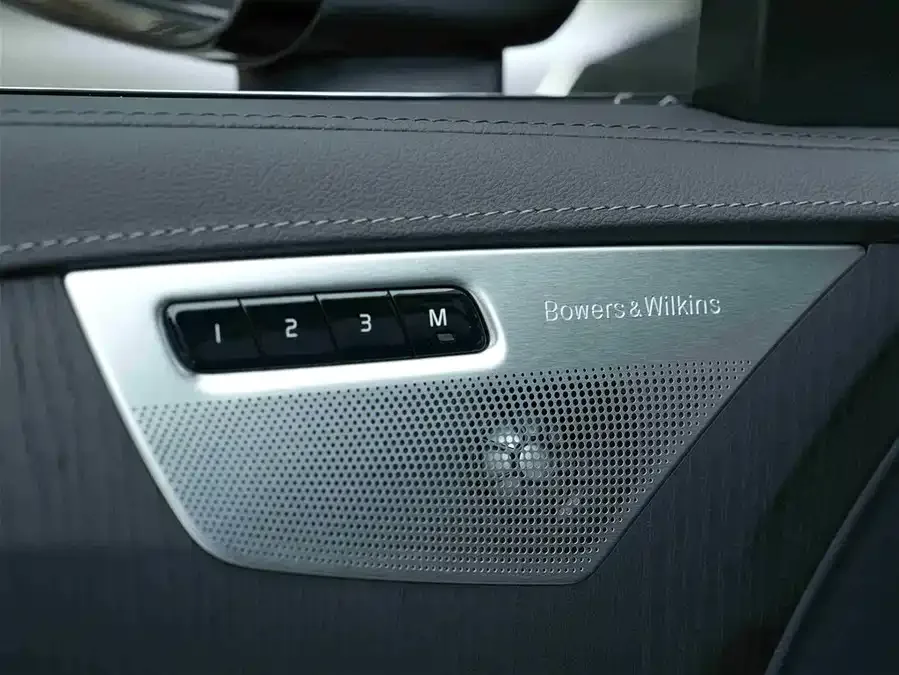 Volvo XC90 2025 B6 Smart Luxury Edition 7 Seaters 2025 — миниатюра 5