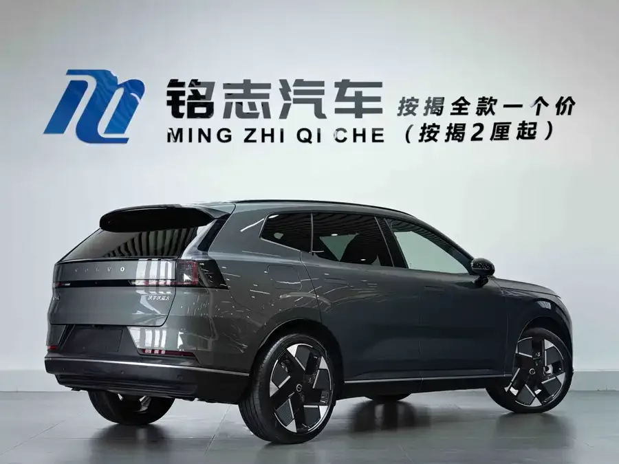 Volvo XC70 plug-in hybrid 2026 Volvo XC70 Plug-in Hybrid All-Wheel Drive Ultra 2025 — миниатюра 2