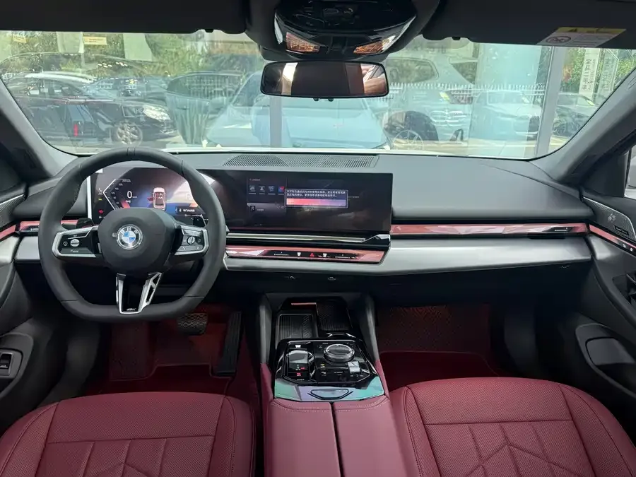 BMW 5 Series BMW 5 Series 2025 530Li Leading M Sport Package 2025 — миниатюра 2