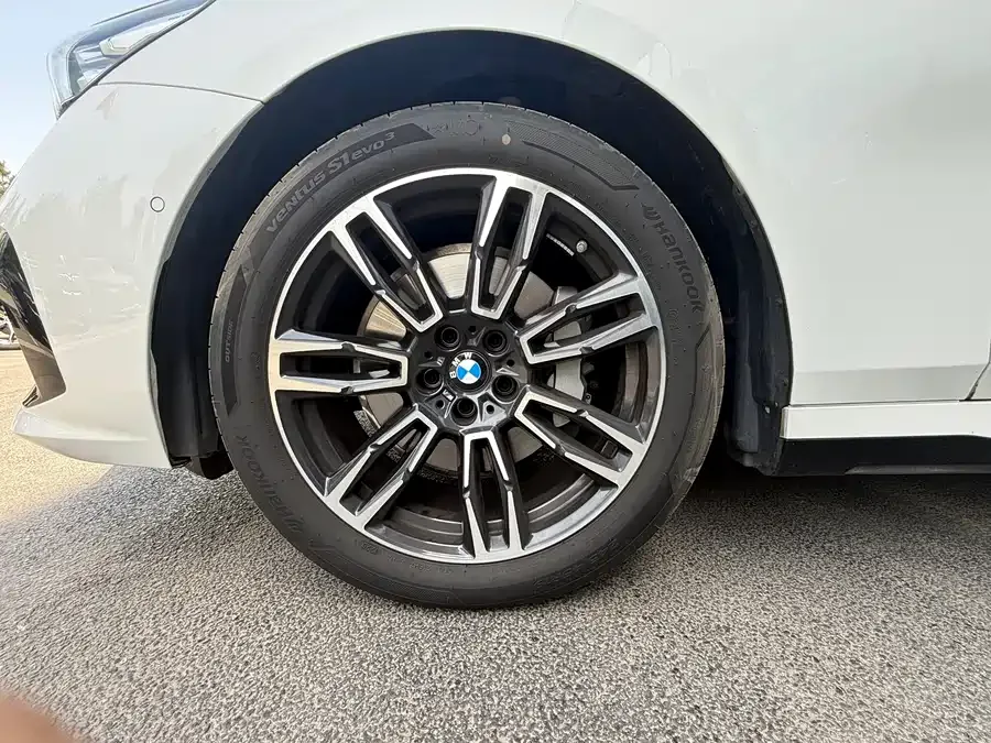 BMW 5 Series BMW 5 Series 2025 530Li Leading M Sport Package 2025 — миниатюра 3
