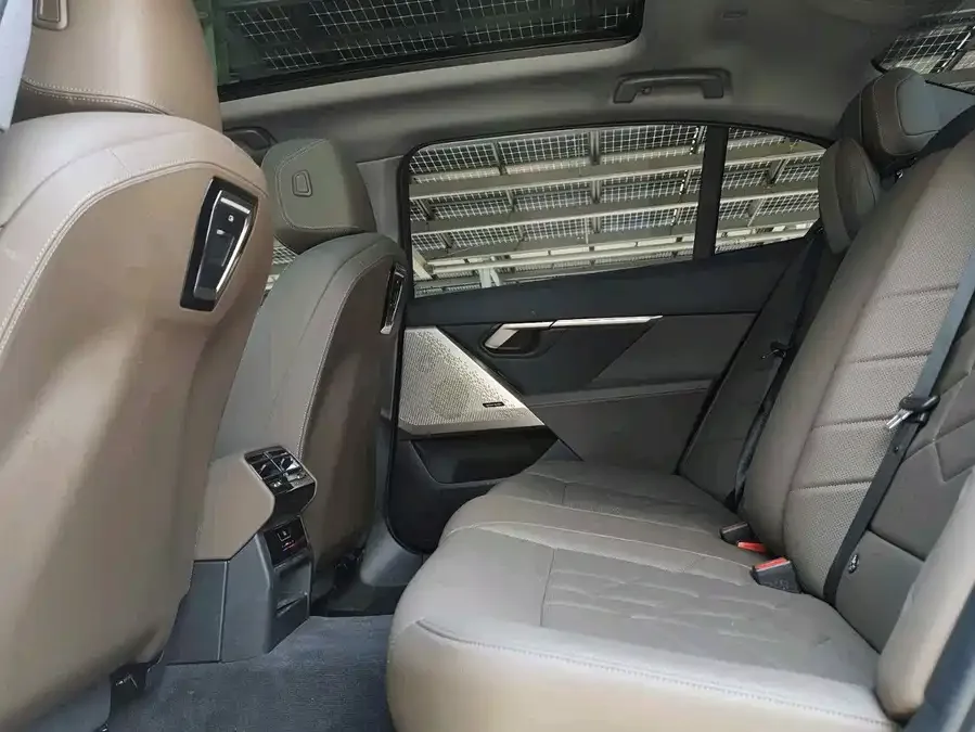 BMW 5 Series BMW 5 Series 2025 530Li Leading M Sport Package 2025 — миниатюра 3