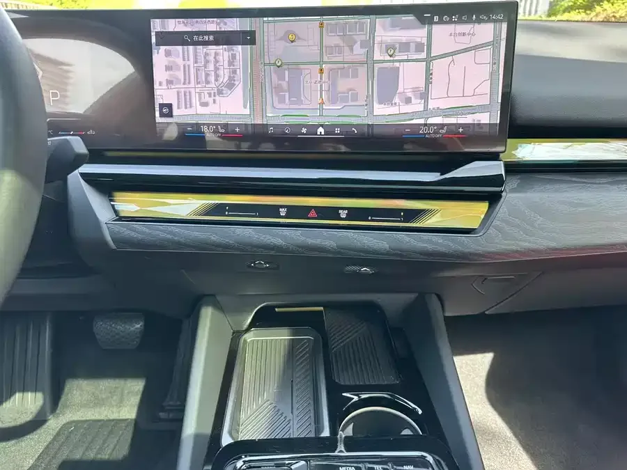 BMW 5 Series BMW 5 Series 2025 530Li Leading Luxury Package 2025 — миниатюра 4