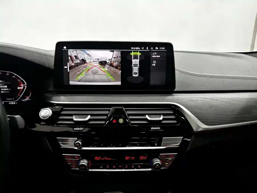 BMW 5 Series BMW 5 Series 2023 530Li Leading M Sport Package 2023 — миниатюра 5