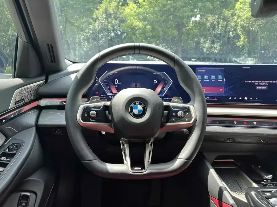 BMW 5 Series BMW 5 Series 2025 530Li Leading M Sport Package 2025 — миниатюра 3