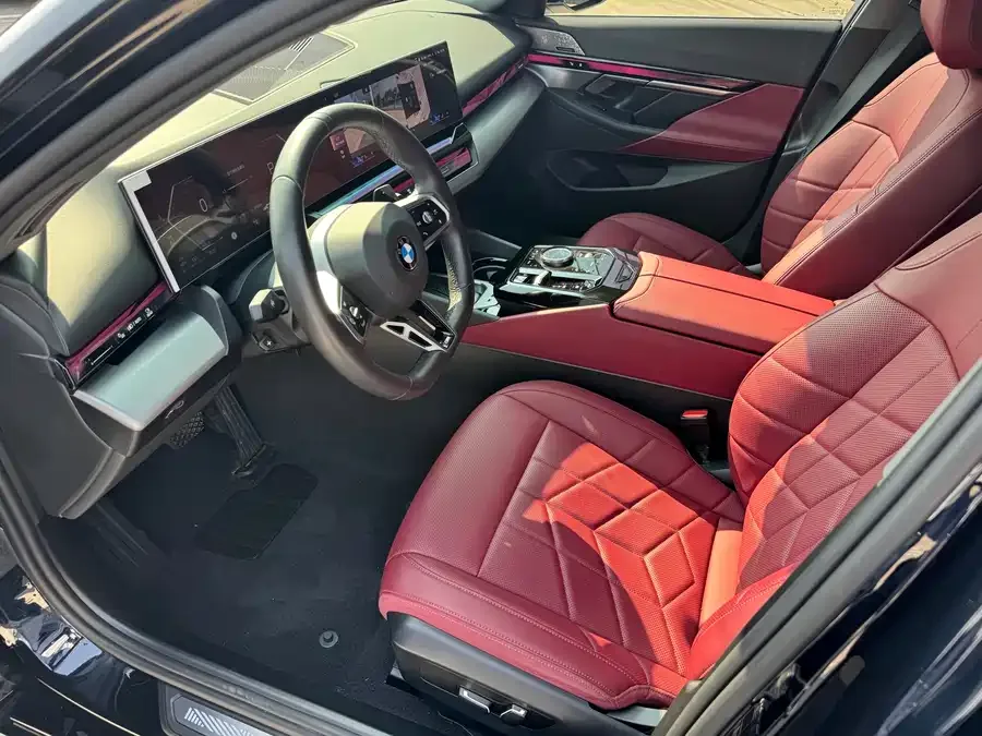 BMW 5 Series BMW 5 Series 2024 530Li Leading M Sports Package 2024 — миниатюра 2