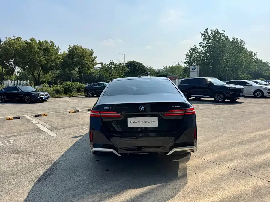 BMW 5 Series BMW 5 Series 2024 530Li Leading M Sports Package 2024 — миниатюра 3