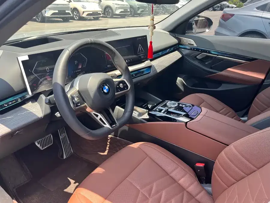 BMW 5 Series BMW 5 Series 2025 530Li Exclusive M Sport Package 2025 — миниатюра 2