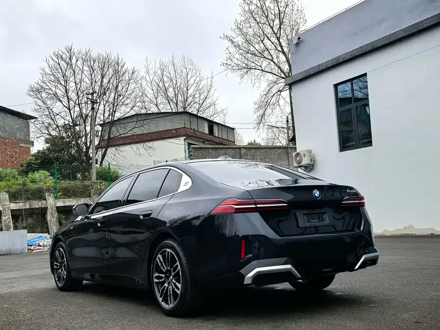 BMW 5 Series BMW 5 Series 2025 530Li Leading M Sport Package 2025 — миниатюра 3