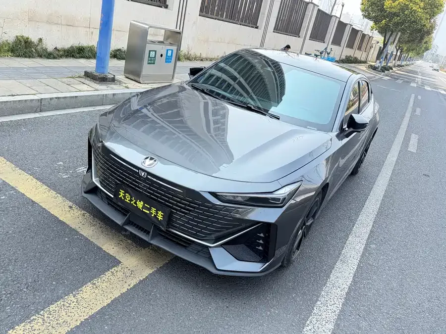 Changan UNI-V Changan UNI-V 2023 1.5T Premium Edition 2023 — миниатюра 2