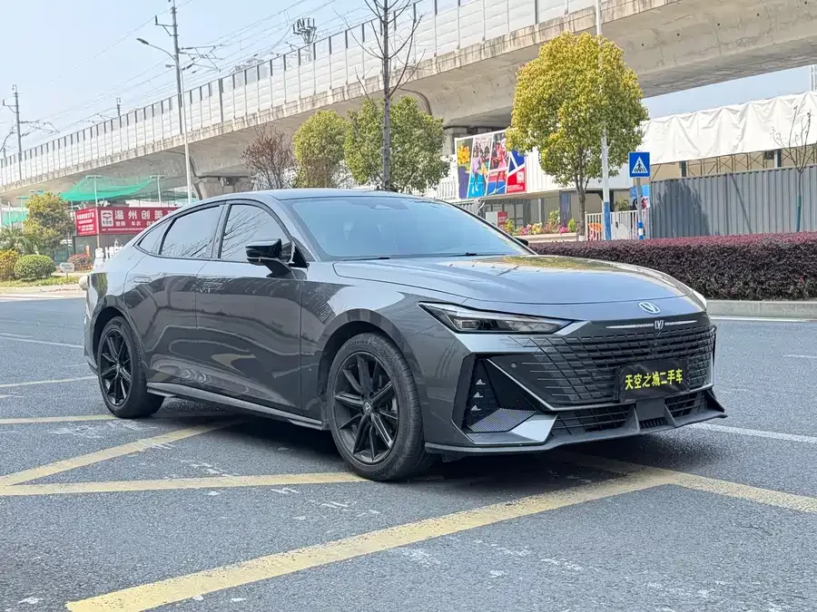 Changan UNI-V Changan UNI-V 2023 1.5T Premium Edition 2023 — миниатюра 3