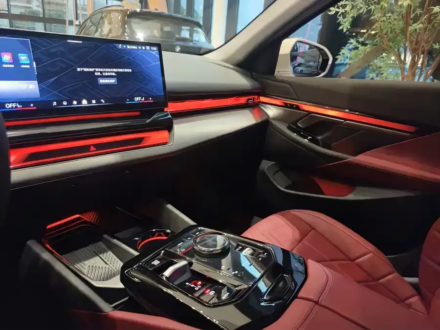 BMW 5 Series BMW 5 Series 2025 525Li M Sport Package 2025 — миниатюра 3