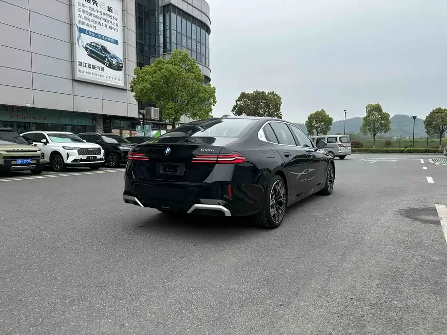 BMW 5 Series BMW 5 Series 2025 530Li Exclusive M Sport Package 2025 — миниатюра 2