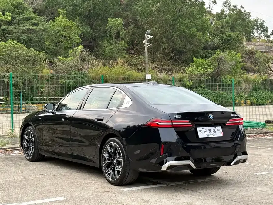 BMW 5 Series BMW 5 Series 2025 530Li Exclusive M Sport Package 2025 — миниатюра 4