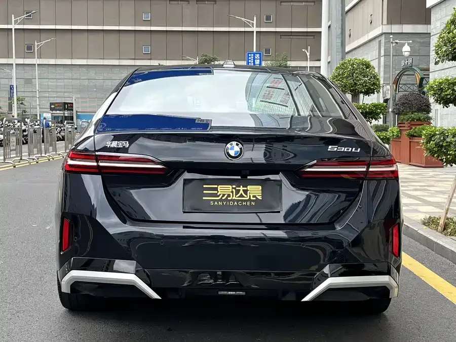 BMW 5 Series BMW 5 Series 2025 530Li Exclusive M Sport Package 2025 — миниатюра 2