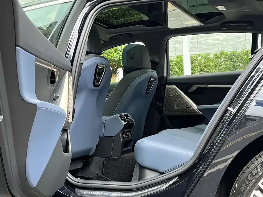 BMW 5 Series BMW 5 Series 2025 530Li Exclusive M Sport Package 2025 — миниатюра 5