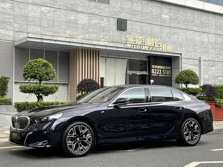 BMW 5 Series 2025