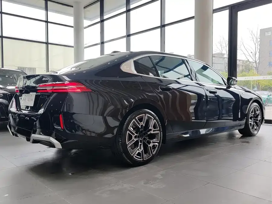BMW 5 Series BMW 5 Series 2025 530Li Exclusive M Sport Package 2025 — миниатюра 2