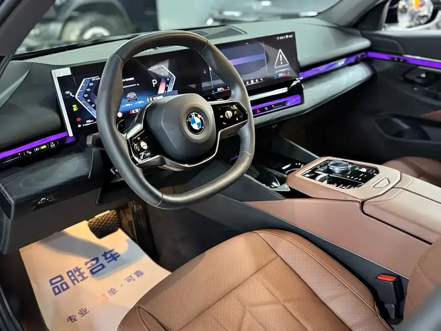 BMW 5 Series BMW 5 Series 2025 525Li Luxury Package 2025 — миниатюра 3