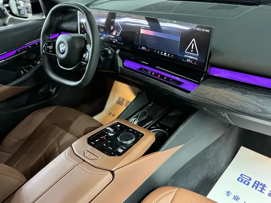 BMW 5 Series BMW 5 Series 2025 525Li Luxury Package 2025 — миниатюра 5