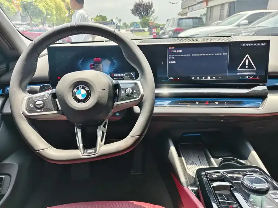 BMW 5 Series BMW 5 Series 2025 530Li Leading Luxury Package 2025 — миниатюра 3
