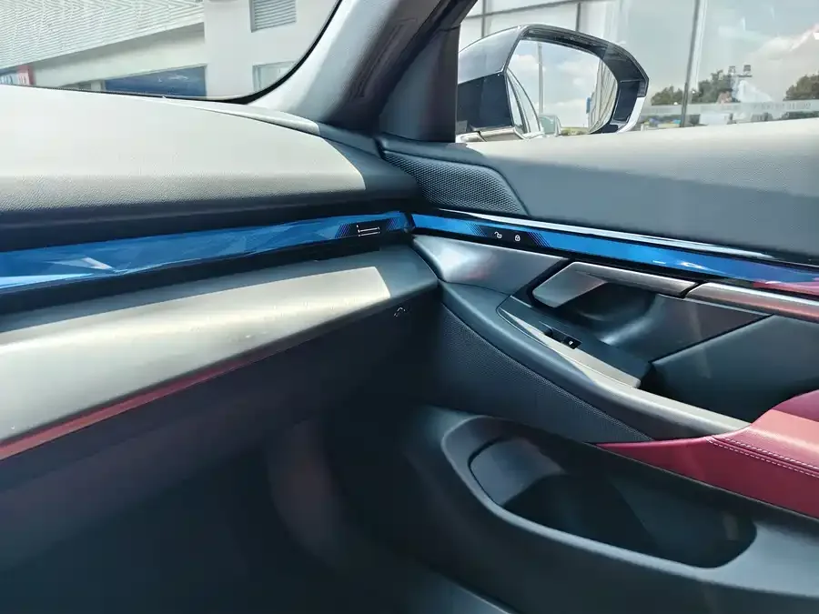 BMW 5 Series BMW 5 Series 2025 530Li Leading Luxury Package 2025 — миниатюра 4