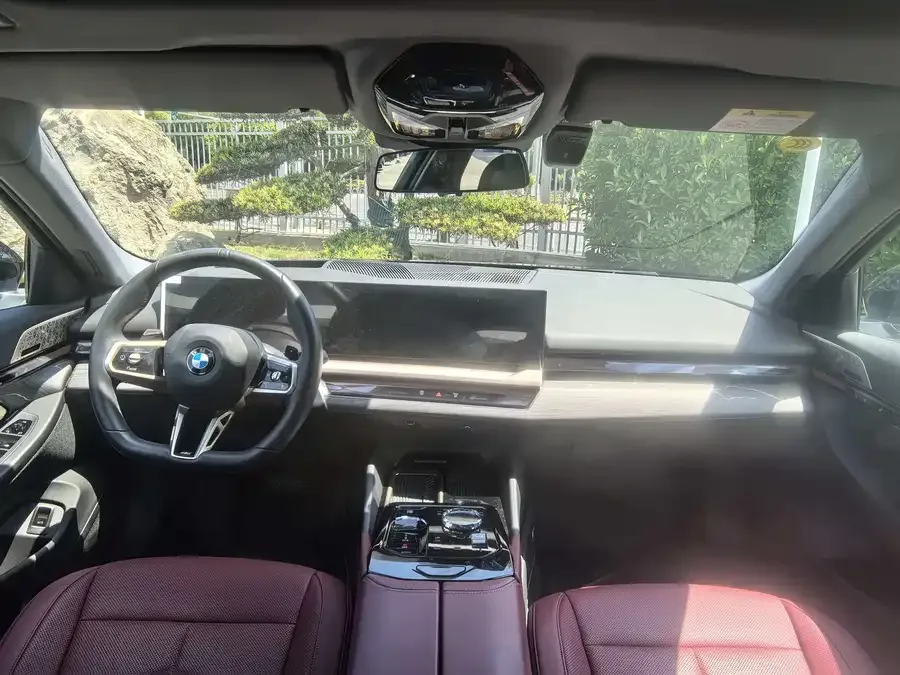 BMW 5 Series 2026 BMW 5 Series 530Li Luxury M Sport Package 2025 — миниатюра 3