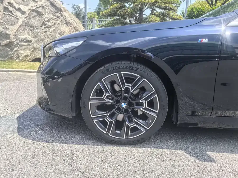 BMW 5 Series 2026 BMW 5 Series 530Li Luxury M Sport Package 2025 — миниатюра 5