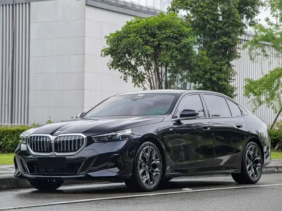 BMW 5 Series 2025