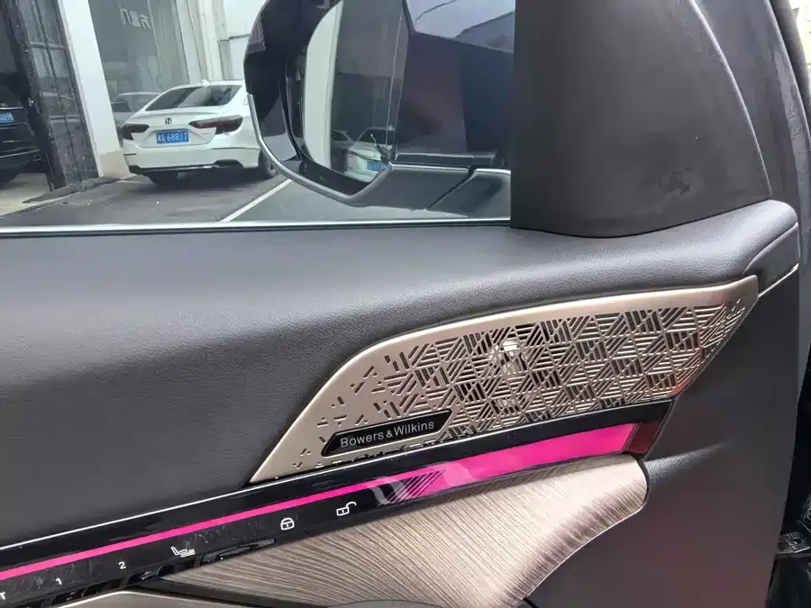 BMW 5 Series BMW 5 Series 2025 530Li Exclusive M Sport Package 2025 — миниатюра 2